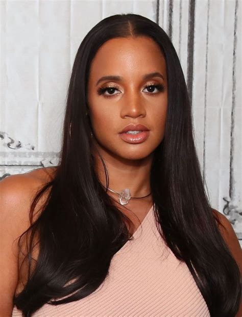 Dascha Polanco Flaunts Natural Curves In Nude。